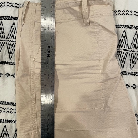 Lilly Pulitzer shorts. Cream color. Size 0 - Picture 2 of 6